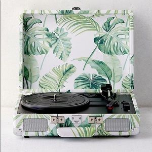 CROSLEY UO PALM CRUISER BLUETOOTH RECORD PLAYER